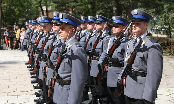 policjanci podczas uroczystości