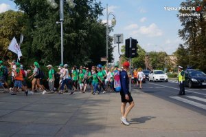 policjanci podczas zabezpieczenia pielgrzymek