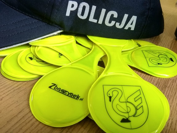 Kolorowe odblaski dla seniorów.
