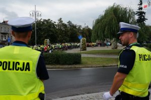 policjanci podczas zabezpieczenia