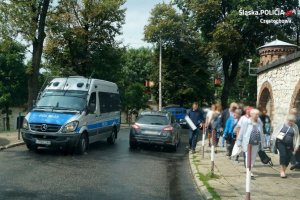 policjanci podczas zabezpieczenia