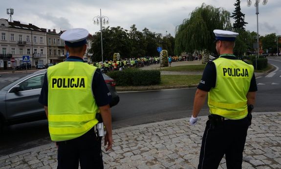 policjanci podczas zabezpieczenia