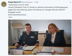 Uroczyste popisanie umowy pomiędzy Komendantem Wojewódzkim Policji w Szczecinie nadinsp. Jackiem Cegiełą a Prezydentem Policji w Berlinie Panią Barbara Slowik dot. zwalczania przestępczości transgranicznej