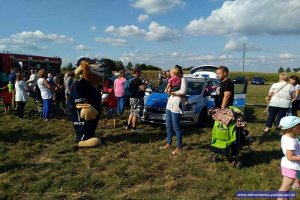 policjanci podczas pikniku charytatywnego