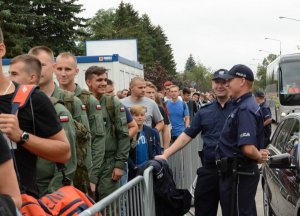 Pierwszy dzień radomskich pokazów lotniczych za nami - policyjne podsumowanie