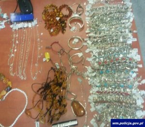 Policjanci odzyskali elektronarzędzia oraz biżuterię o wartości ponad 200 tys. złotych