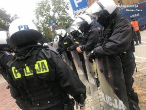 policjanci z oddziału prewencji