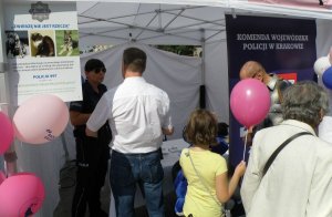 „Marsz Jamników” - policjanci promowali „Zieloną Strefę” i mapę zagrożeń bezpieczeństwa