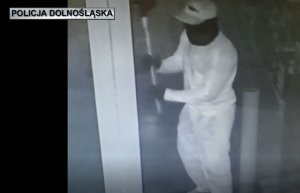 Gang włamywaczy w rękach Policji - okradali sklepy w pasie przygranicznym wjeżdżając do środka samochodem