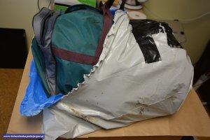 Policjanci odzyskali pojazd skradziony na terenie Czech i zabezpieczyli prekursory służące do produkcji narkotyków