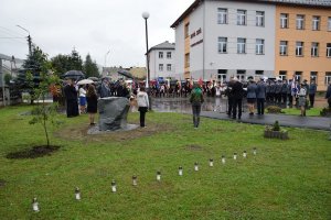 Dąb Pamięci asp. Ludwika Chudzika posadzony w Makowie Podhalańskim