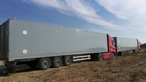 zatrzymane ciężarówki z naczepami wypełnione około 100 tonami odpadów