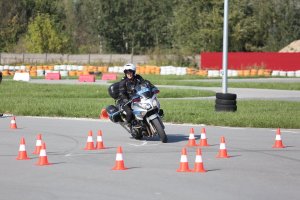 Konkurencja K4 - jazda sprawnościowa motocyklem służbowym