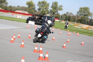 Konkurencja K4 - jazda sprawnościowa motocyklem służbowym