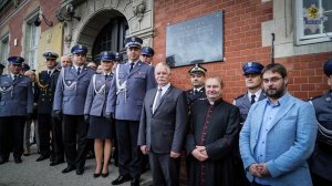 Odłonięcie tablicy pamiątkowej i spektakl &quot;Służba&quot;