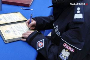 Uroczystość wmurowania aktu erekcyjnego w katowickiej szkole policji