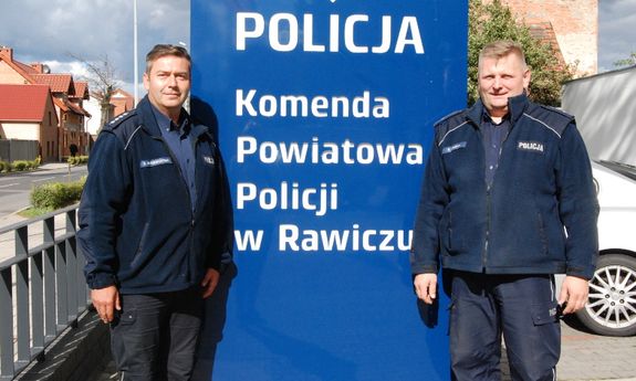 mł. asp. Roman Niwczyk i asp. sztab. Sylwester Sarbinowski