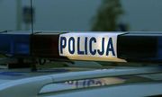 napis policja na dachu radiowozu