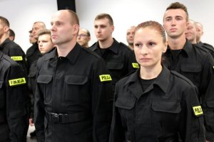 Ślubowanie nowo przyjętych policjantów