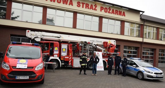 Policjanci wspierają akcję &quot;Pomóż dzieciom przetrwać zimę&quot;