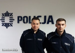 zielonogórscy dzielnicowi: mł. asp. Damian Krupa i st. sierż. Michał Wróbel