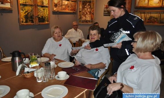 Spotkanie lubińskich policjantów z seniorami