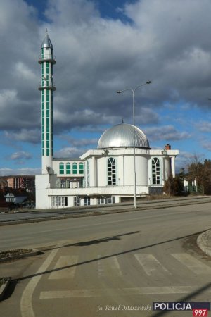 ulica miasta, główny obiekt na zdjęciu to meczet i minaret