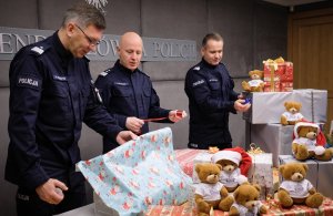 Kierownictwo polskiej Policji wspiera Szlachetną Paczkę