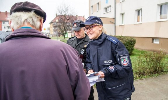 Oszustwa, bezpieczne mieszkanie i śmiertelnie trujący czad. O tym trzeba mówić!