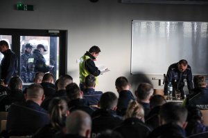 odprawy do służby policjantów prewencji, ruchu drogowego, SPAP i innych w ramach zabezpieczenia COP24 oraz wyjazd w teren i służba na mieście