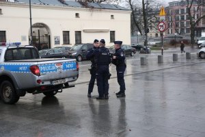 odprawy do służby policjantów prewencji, ruchu drogowego, SPAP i innych w ramach zabezpieczenia COP24 oraz wyjazd w teren i służba na mieście