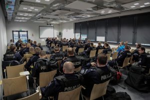 odprawy do służby policjantów prewencji, ruchu drogowego, SPAP i innych w ramach zabezpieczenia COP24 oraz wyjazd w teren i służba na mieście