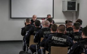 odprawy do służby policjantów prewencji, ruchu drogowego, SPAP i innych w ramach zabezpieczenia COP24 oraz wyjazd w teren i służba na mieście