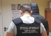policjant kryminalny z Łodzi z zatrzymanym