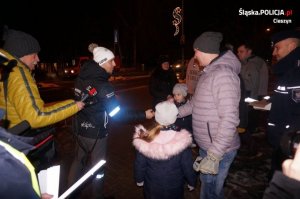 Kajetan Kajetanowicz wspólnie z zastępcą szefa cieszyńskiej drogówki podkom. Łukaszem Godulą, który poza służbą jest również kierowcą rajdowym i tegorocznym zwycięzcą Pucharu Peugeota i Citroena 2018 przekonywali, że warto być bezpiecznym i świecić przykładem na drodze