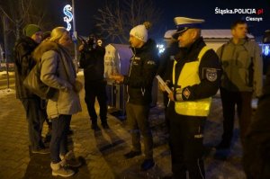 Kajetan Kajetanowicz wspólnie z zastępcą szefa cieszyńskiej drogówki podkom. Łukaszem Godulą, który poza służbą jest również kierowcą rajdowym i tegorocznym zwycięzcą Pucharu Peugeota i Citroena 2018 przekonywali, że warto być bezpiecznym i świecić przykładem na drodze