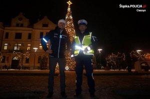 Kajetan Kajetanowicz wspólnie z zastępcą szefa cieszyńskiej drogówki podkom. Łukaszem Godulą, który poza służbą jest również kierowcą rajdowym i tegorocznym zwycięzcą Pucharu Peugeota i Citroena 2018 przekonywali, że warto być bezpiecznym i świecić przykładem na drodze