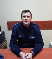 dzielnicowy z Komisariatu Policji w Połczynie Zdroju asp. szt. Przemysław Nowicki