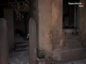 Dzielnicowi uratowali bezdomnego przed zamarznięciem