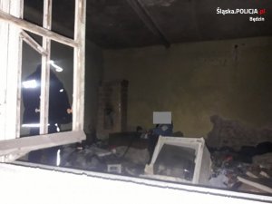 Dzielnicowi uratowali bezdomnego przed zamarznięciem