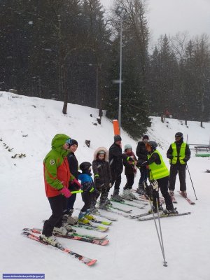 Ruszyły policyjne patrole narciarskie w regionie jeleniogórskim