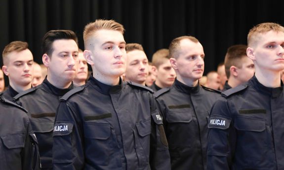 policjanci podczas ślubowania