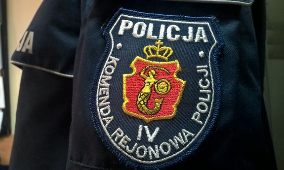 Napis: Policja Komenda Rejonowa IV