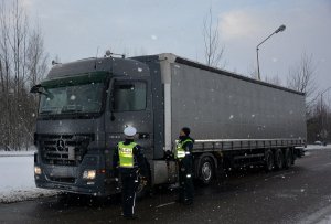 przygraniczne patrole suwalskiej i mariampolskiej drogówki