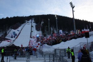 Widok na Wielką Krokiew oraz kibiców