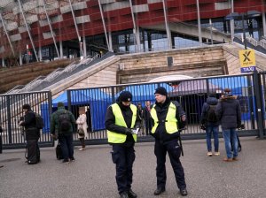 Policjanci zabezpieczają kolejny dzień konferencji dotyczącej Bliskiego Wschodu