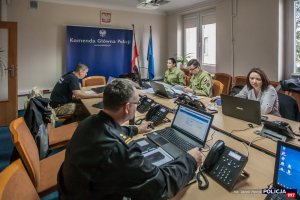 Policjanci zabezpieczali konferencję dotyczącą Bliskiego Wschodu