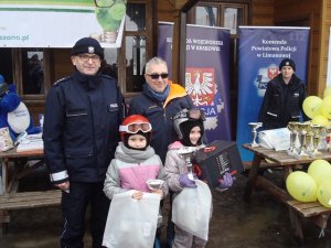 Bezpiecznie na stoku z Inspektorem Wawelkiem - policjanci spotkali się z dziećmi na stoku narciarskim