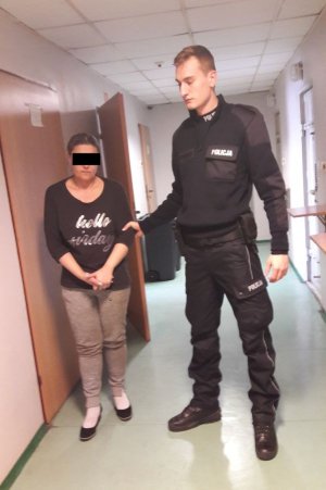 policjant z zatrzymaną