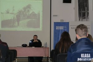 Warsztaty dla uczniów policyjnych klas mundurowych – uczestników konkursu „Policjanci w Służbie historii”